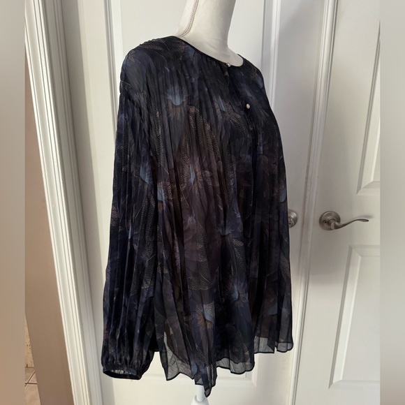 VINCE DECO FLORAL PLEATED BLOUSE - Picture 14 of 17